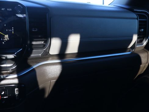 Used 2025 Chevrolet Silverado 2500 LT w/ Convenience Package image 28