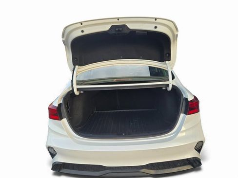 Used 2023 Kia Forte LXS w/ LXS Technology Package image 10