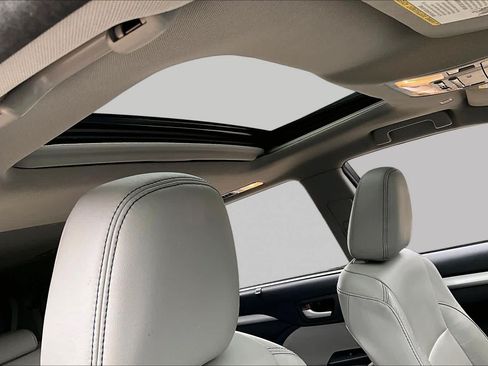 Used 2018 Toyota Highlander XLE FWD image 14