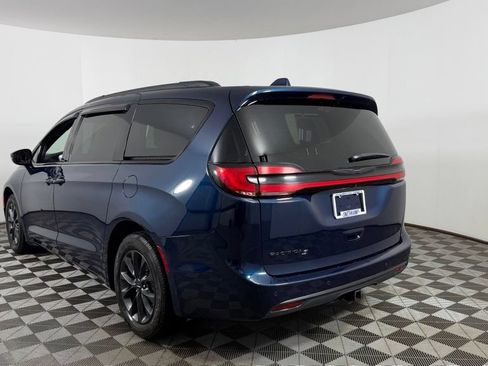 Used 2021 Chrysler Pacifica Touring-L w/ S Appearance Package FWD image 6
