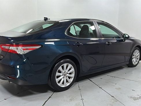 Used 2020 Toyota Camry LE image 5