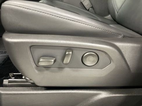 Used 2025 Chevrolet Suburban Z71 AWD/4WD image 12