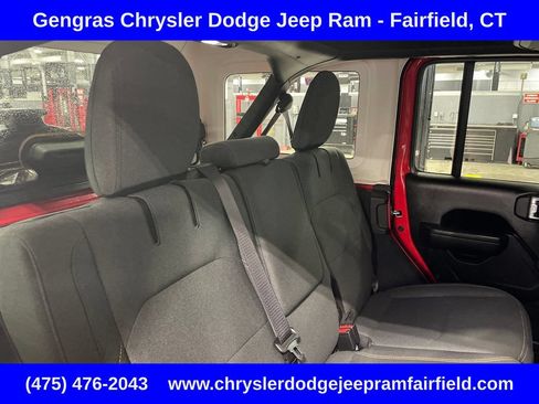 Used 2024 Jeep Wrangler Unlimited w/ Convenience Group AWD/4WD image 19