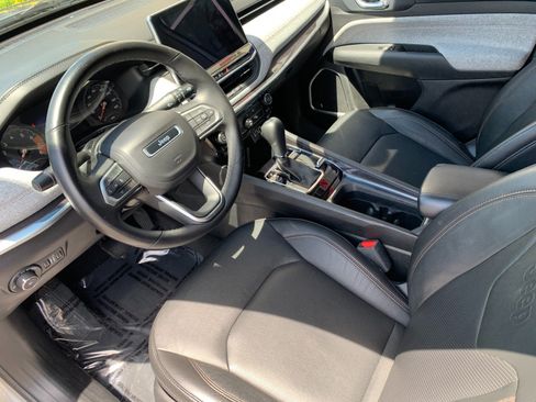 Used 2022 Jeep Compass Latitude w/ Sun and Sound Group AWD/4WD image 12