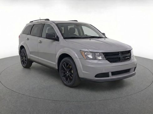 Used 2020 Dodge Journey SE w/ SE Popular Equipment Group FWD image 2