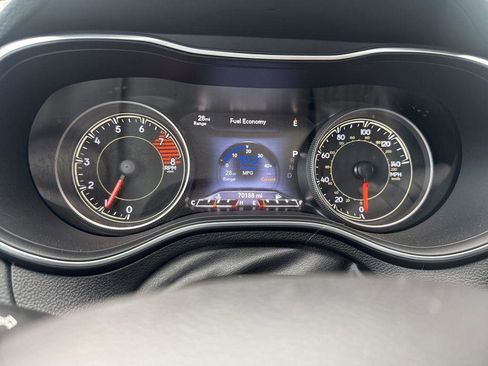 Used 2019 Jeep Cherokee Limited AWD/4WD image 38