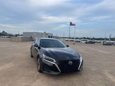 Certified 2023 Nissan Altima 2.5 SV FWD image 3