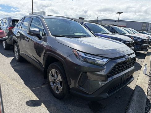 Used 2023 Toyota RAV4 XLE AWD/4WD image 2