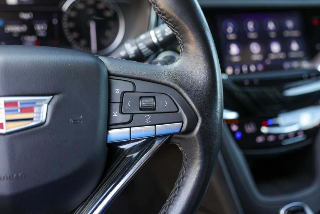 Used 2025 Cadillac XT6 Premium Luxury FWD image 13