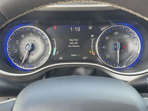 Used 2024 Chrysler Pacifica Touring-L image 23