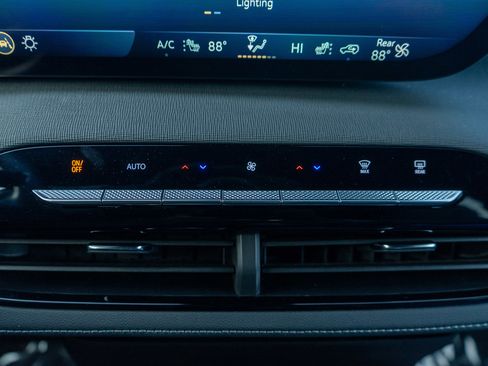 Used 2025 Buick Enclave Preferred image 21