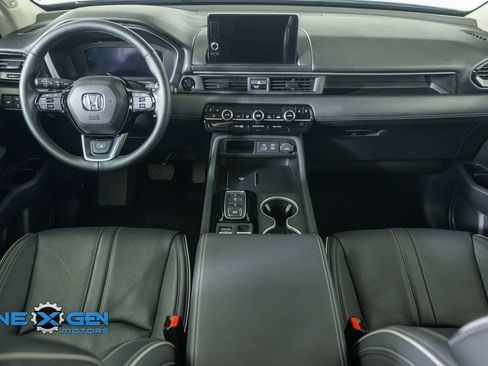 Used 2025 Honda Pilot Elite image 32