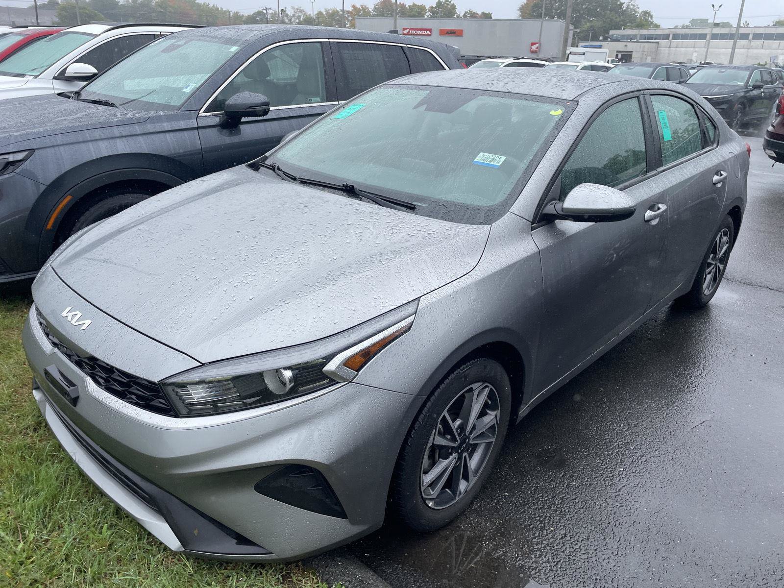 Used 2022 Kia Forte LXS FWD image 2