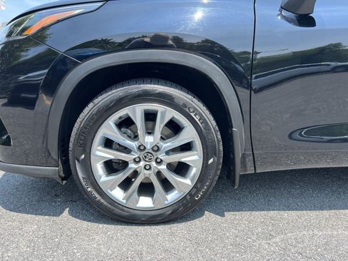 Used 2023 Toyota Highlander Limited AWD/4WD image 12