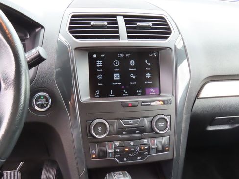 Used 2018 Ford Explorer XLT w/ Equipment Group 201A AWD/4WD image 16