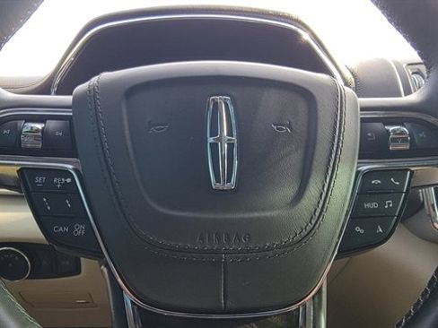 Used 2019 Lincoln Continental Reserve image 29
