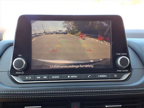 Used 2022 Nissan Rogue SV w/ SV Premium Package image 31