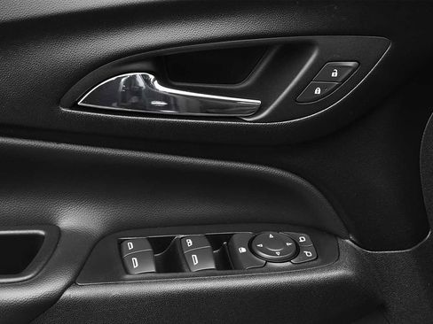 Used 2023 Chevrolet Equinox LT image 25