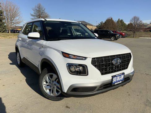 New 2026 Hyundai Venue SE image 2