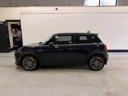 Certified 2024 MINI Cooper SE image 2