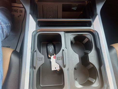 Used 2024 Ford F250 Lariat w/ Chrome Package image 27