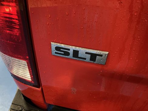 Used 2019 RAM 1500 Classic SLT AWD/4WD image 11