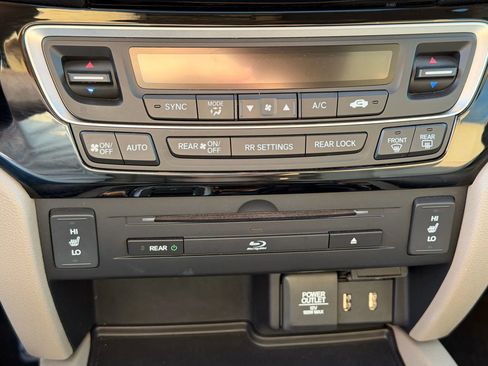 Used 2016 Honda Pilot Touring image 21