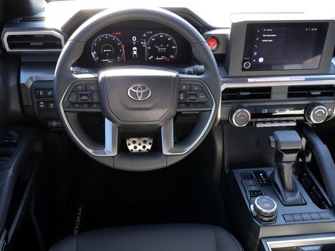 Used 2025 Toyota Tacoma TRD Sport image 16