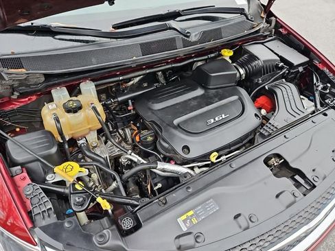 Used 2017 Chrysler Pacifica Touring-L w/ Tire & Wheel Group image 21