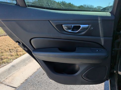 Used 2019 Volvo S60 T5 Momentum image 33