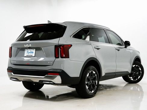 Certified 2025 Kia Sorento S image 32