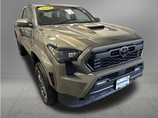Used 2024 Toyota Tacoma TRD Sport w/ TRD Sport Premium Package AWD/4WD image 8