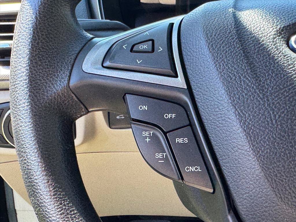 Used 2018 Ford Fusion SE w/ Fusion SE Technology Package FWD image 17