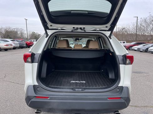 Used 2021 Toyota RAV4 XLE Premium image 17