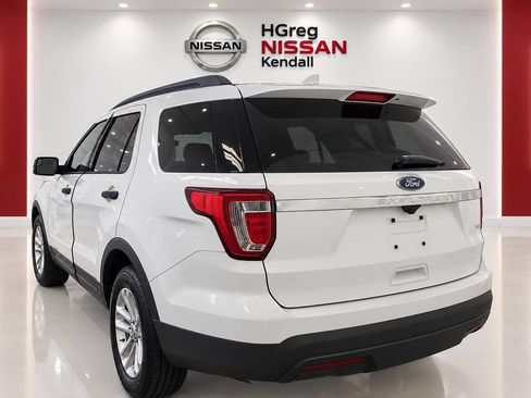 Used 2017 Ford Explorer 4WD image 2