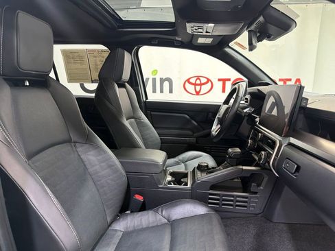 Used 2025 Toyota 4Runner TRD Off-Road Premium AWD/4WD image 12
