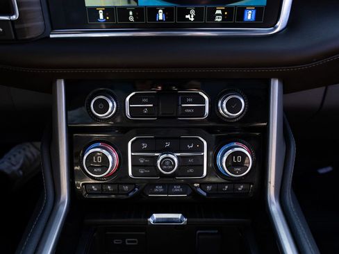 Used 2024 GMC Yukon Denali image 17