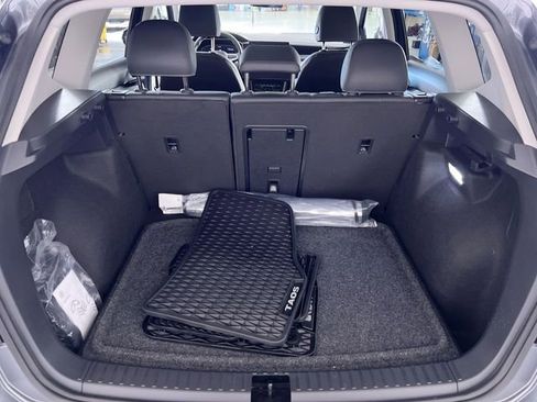 Used 2025 Volkswagen Taos SEL image 24