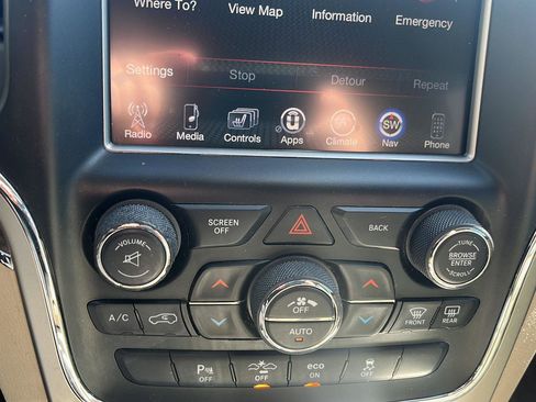 Used 2014 Jeep Grand Cherokee Overland w/ Advanced Technology Group AWD/4WD image 12