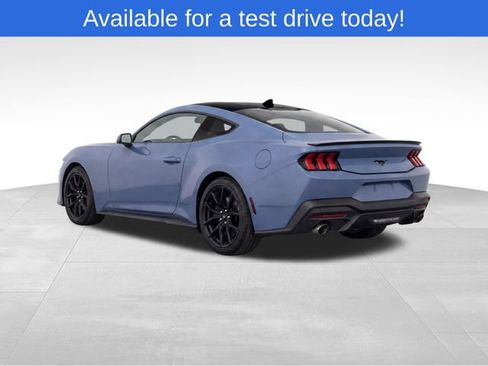 Used 2025 Ford Mustang Coupe RWD image 3