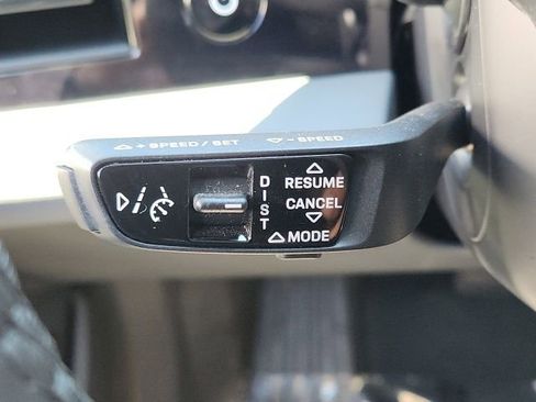 Used 2022 Porsche Taycan image 35