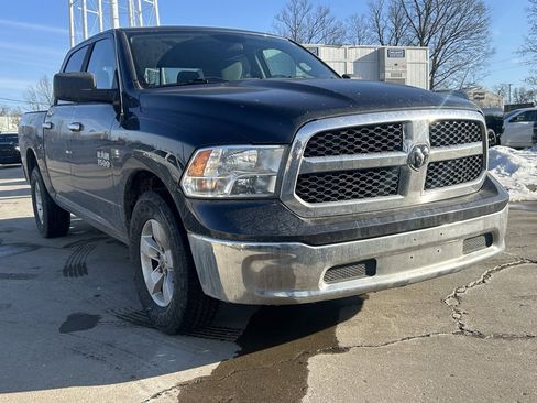 Used 2018 RAM 1500 Classic SLT image 4