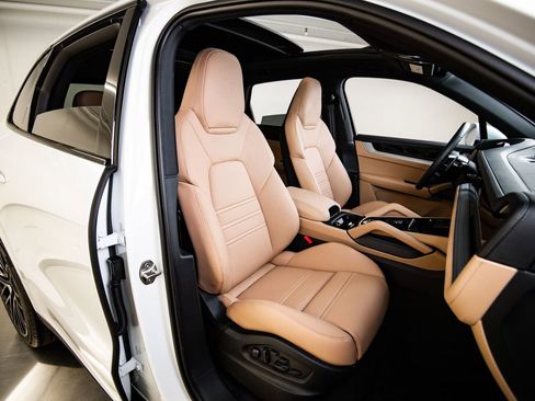 New 2026 Porsche Cayenne AWD/4WD image 29