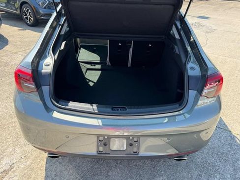 Used 2018 Buick Regal Essence w/ Driver Confidence Package #1 FWD image 5