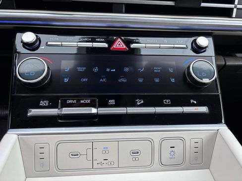 Used 2025 Hyundai Santa Fe Calligraphy image 12