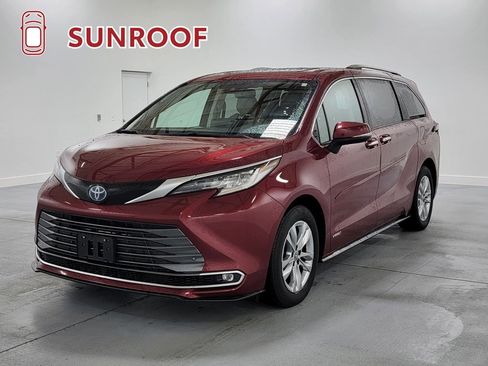 Used 2021 Toyota Sienna Limited FWD image 4