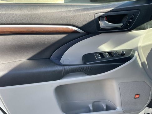 Used 2016 Toyota Highlander Limited image 15