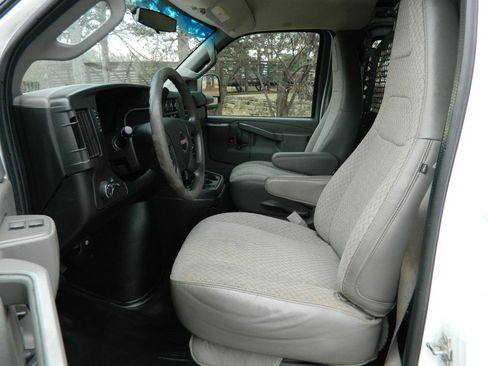 Used 2017 GMC Savana 2500 image 16