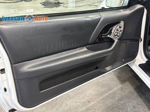 Used 1995 Chevrolet Camaro Z28 RWD image 13
