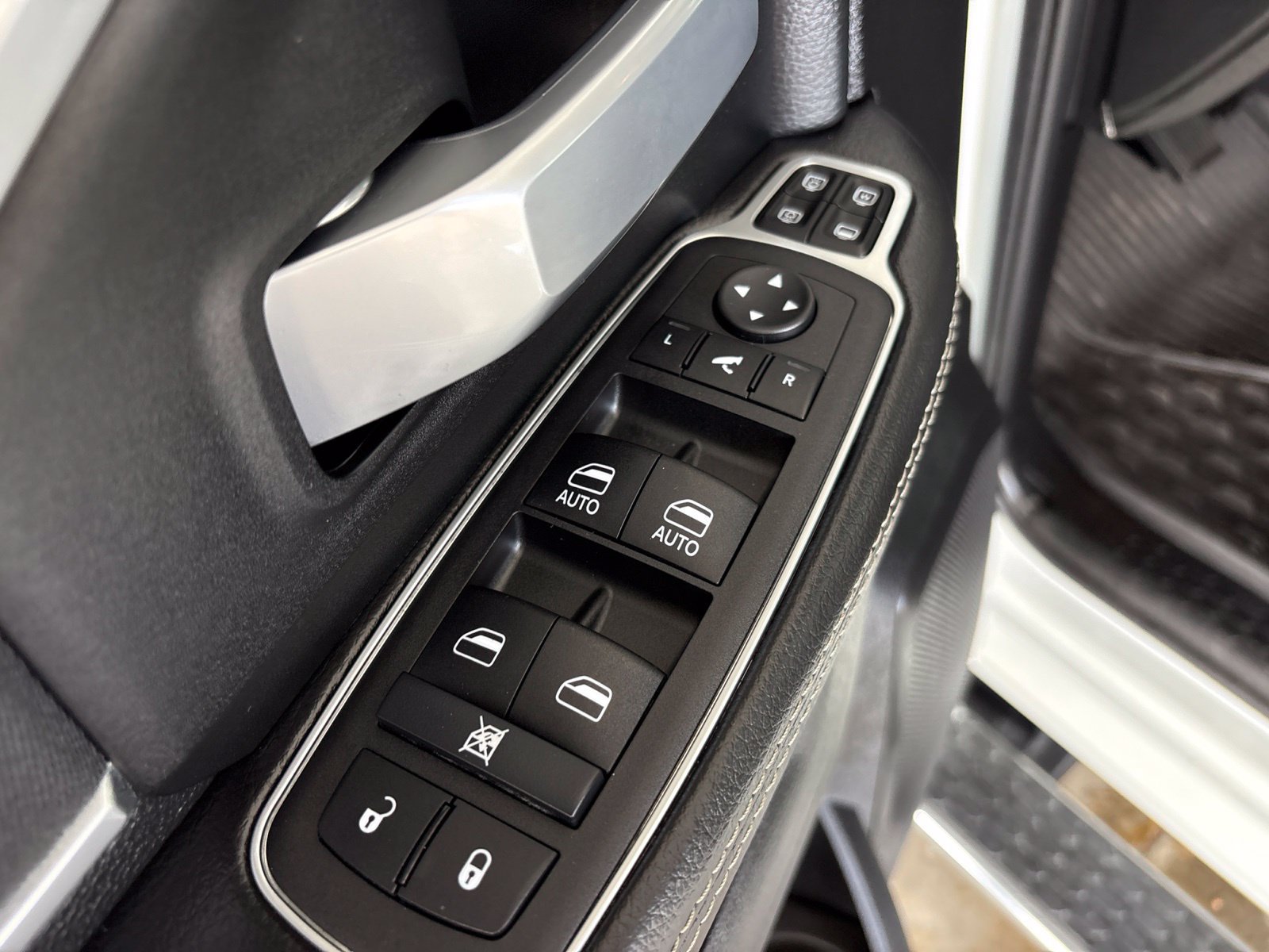 Used 2024 RAM 2500 Big Horn w/ Sport Appearance Package AWD/4WD image 29